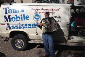 Tom's Mobile Accordion-Entertaining the Customers